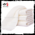 Venta caliente buen precio 100% algodón hotel toalla de baño blanco